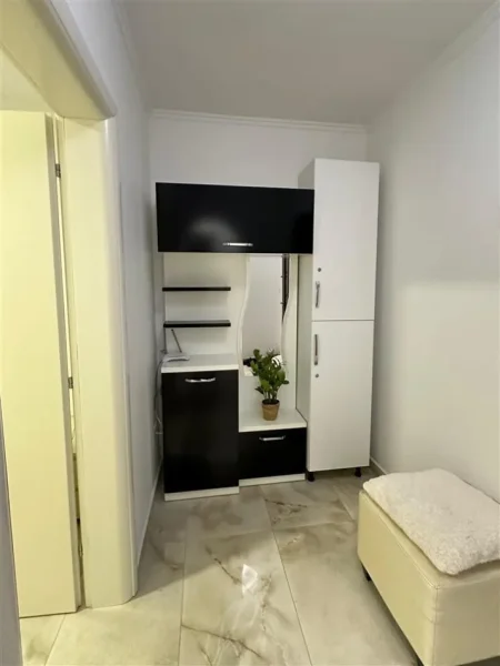 Tirane, jepet me qera apartament 1+1 Kati 3, 70 m² 550 € (vasil shanto)