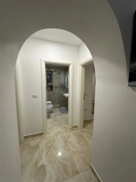 Tirane, jepet me qera apartament 1+1 Kati 3, 70 m² 550 € (vasil shanto)