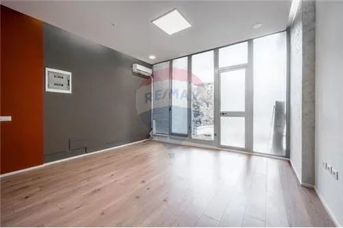 Tirane, jepet me qera zyre Kati 1, 36 m² 400 € (Rruga Milto Tutulani - Tirana e Re - Sheshi Willson)