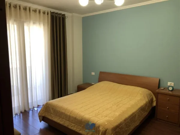 Tirane, jepet me qera apartament 3+1+Ballkon , 150 m² 1.100 € (Tajvani)