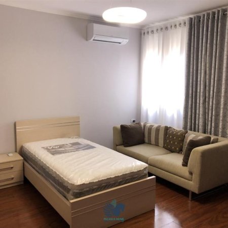 Tirane, jepet me qera apartament 3+1+Ballkon , 150 m² 1.100 € (Tajvani)