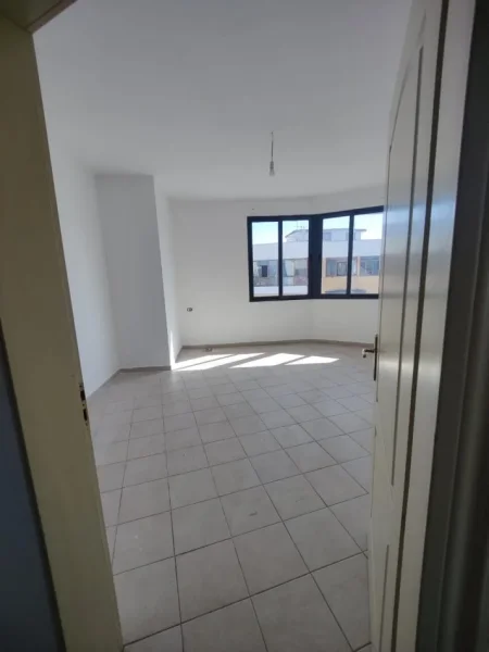 Tirane, shitet apartament 2+1+Ballkon Kati 8, 132 m² 138.000 € (yzberisht)