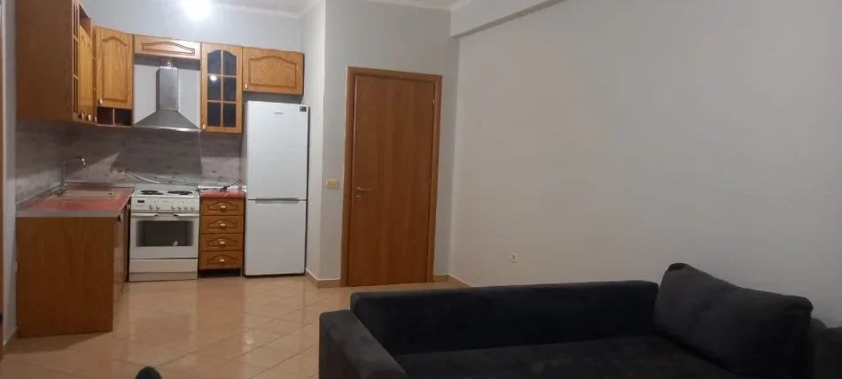 Tirane, jepet me qera apartament 2+1+Ballkon Kati 8, 75 m² 400 € (astir , prane vila L1)