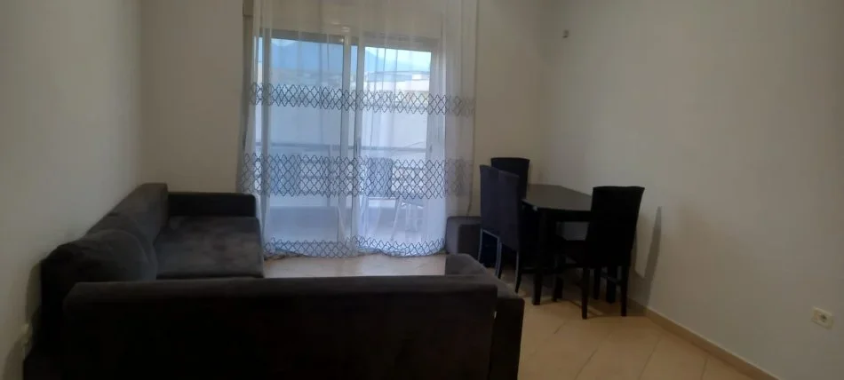 Tirane, jepet me qera apartament 2+1+Ballkon Kati 8, 75 m² 400 € (astir , prane vila L1)