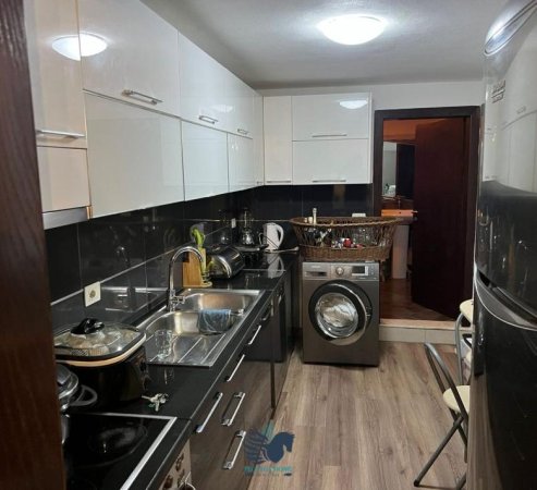 Tirane, jepet me qera shtepi 2+1 Kati 1, 75 m² 750 € (Parlamenti)