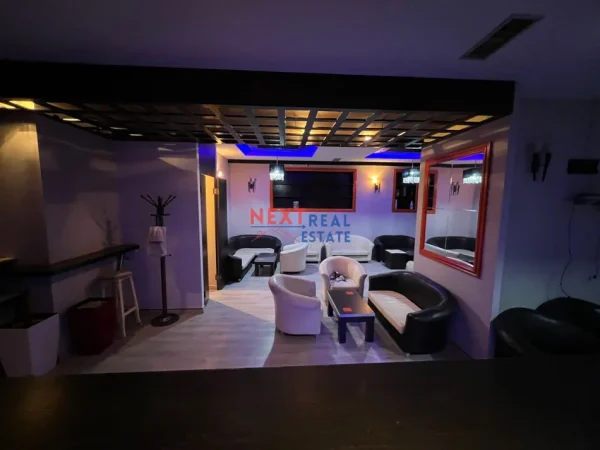 Vlore, jepet me qera lokal Kati 1, 85 m² 700 € (TEATRI PETRO MARKO)