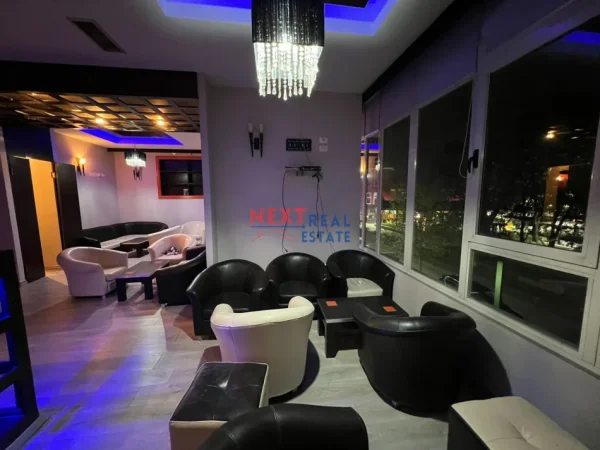 Vlore, jepet me qera lokal Kati 1, 85 m² 700 € (TEATRI PETRO MARKO)