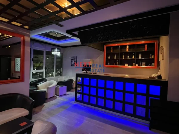 Vlore, jepet me qera lokal Kati 1, 85 m² 700 € (TEATRI PETRO MARKO)