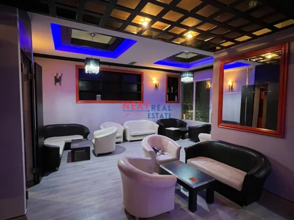 Vlore, jepet me qera lokal Kati 1, 85 m² 700 € (TEATRI PETRO MARKO)