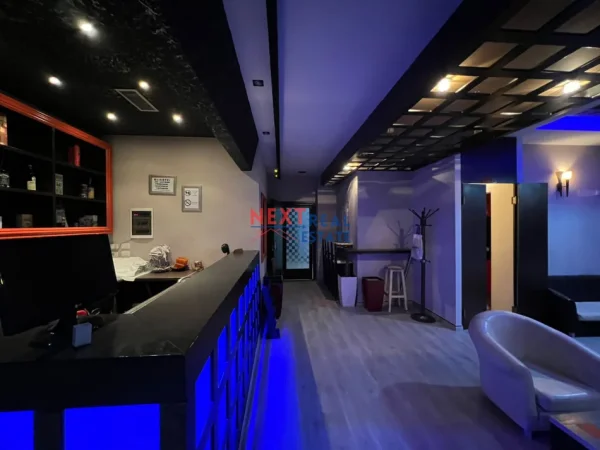 Vlore, jepet me qera lokal Kati 1, 85 m² 700 € (TEATRI PETRO MARKO)