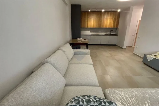 Tirane, jepet me qera apartament 1+1 , 65 m² 450 € (Kompleksi Star - 21 Dhjetori)