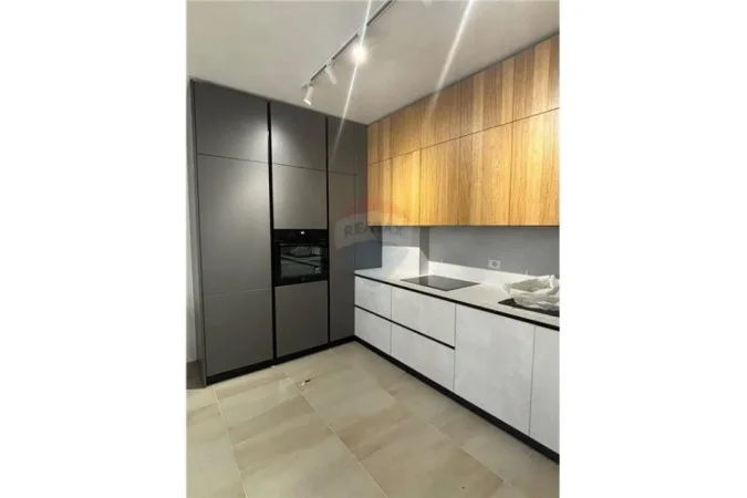 Tirane, jepet me qera apartament 1+1 , 65 m² 450 € (Kompleksi Star - 21 Dhjetori)