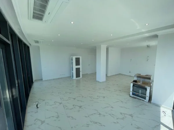 Tirane, jepet me qera zyre Kati 6, 132 m² 1.200 € (Rruga e Kosovareve)