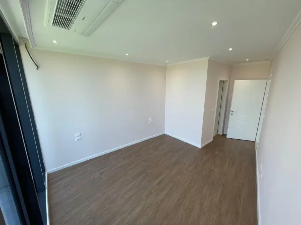 Tirane, jepet me qera zyre Kati 6, 132 m² 1.200 € (Rruga e Kosovareve)