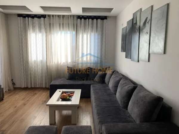 Tirane, jepet me qera apartament 2+1 Kati 4, 85 m² 450 € (Unaza e Re)