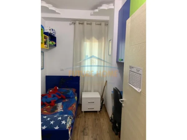Tirane, jepet me qera apartament 2+1 Kati 4, 85 m² 450 € (Unaza e Re)