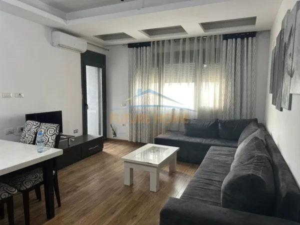 Tirane, jepet me qera apartament 2+1 Kati 4, 85 m² 450 € (Unaza e Re)