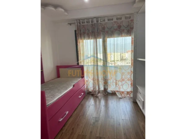 Tirane, jepet me qera apartament 2+1 Kati 4, 85 m² 450 € (Unaza e Re)
