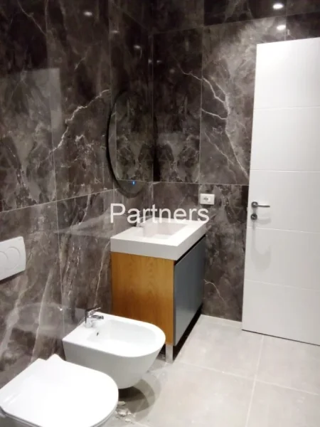 APARTAMENT 2+1 ME QIRA ,QENDRA EMERALD 5 MAJ