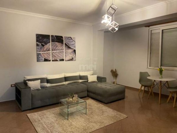 Tirane, jepet me qera apartament 2+1+BLK 95 m² 700 Euro (Zogu i Zi)