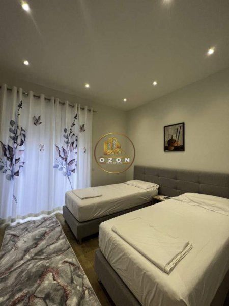 Tirane, jepet me qera apartament 2+1+BLK Kati 4, 200 m² 1.000 Euro (TEG)