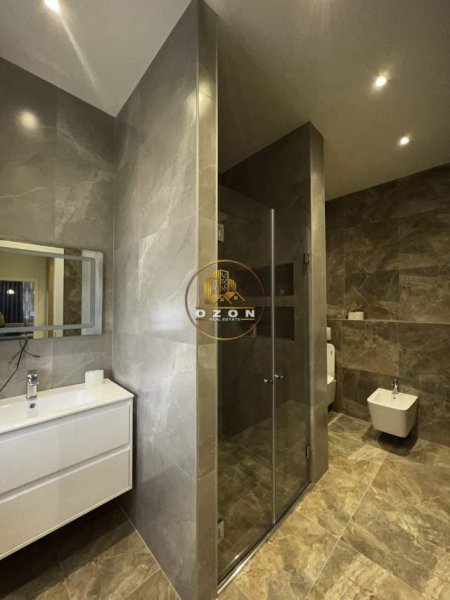 Tirane, jepet me qera apartament 2+1+BLK Kati 4, 200 m² 1.000 Euro (TEG)