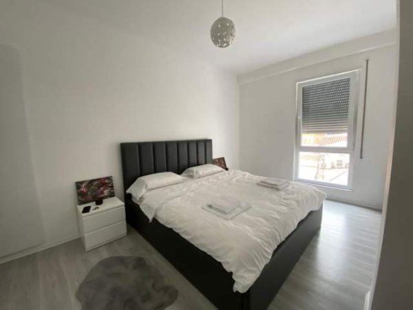 Tirane, jap me qera apartament 1+1 Kati 2, 60 m² 700 Euro (Qender)
