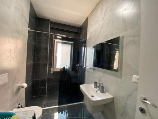 Tirane, jap me qera apartament 1+1 Kati 2, 60 m² 700 Euro (Qender)