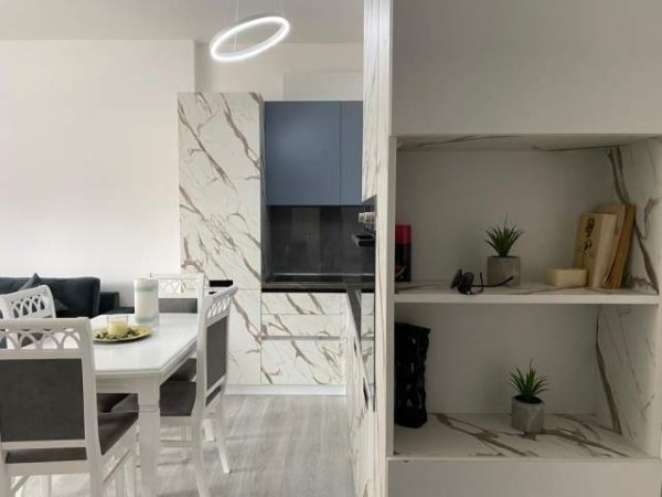Tirane, jap me qera apartament 1+1 Kati 2, 60 m² 700 Euro (Qender)