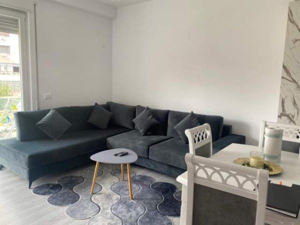 Tirane, jepet me qera apartament 1+1+BLK Kati 2, 60 m² 700 Euro (Qender)