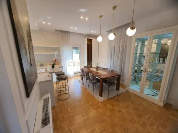 Ulet Cmimi!  Shesim Vile Luksoze te Pallati i Brigadave!!