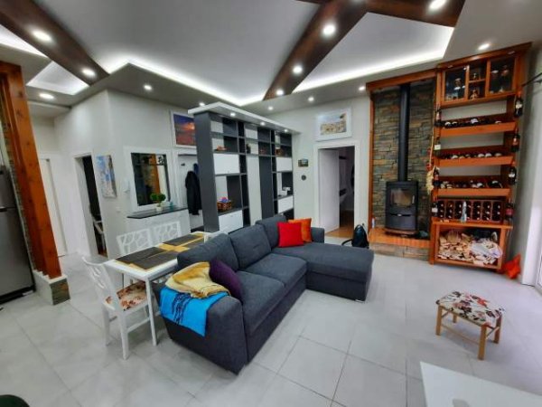 Tirane, jepet me qera apartament Kati 2, 117 m² 550 Euro (rruga farkes)