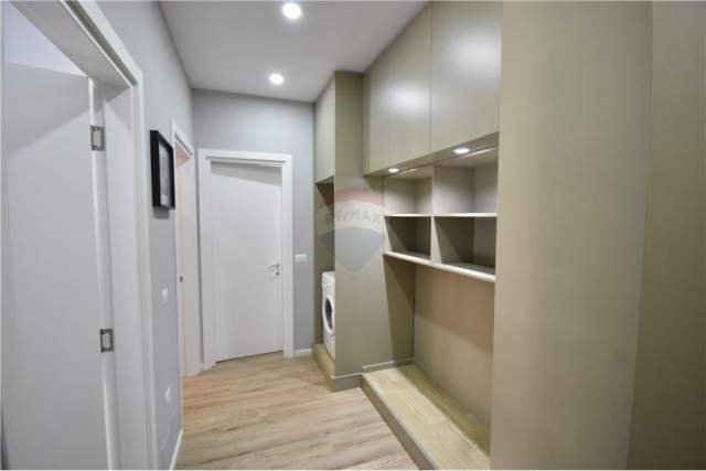 Tirane, jepet me qera apartament 2+1 Kati 7, 118 m² 950 Euro (rruga muhamet gjollesha)