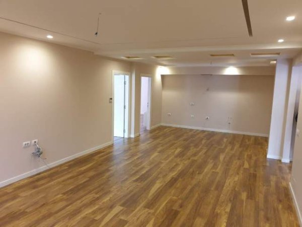 Tirane, jepet me qera zyre Kati 2, 160 m² 1.200 Euro (Rr Elbasanit)