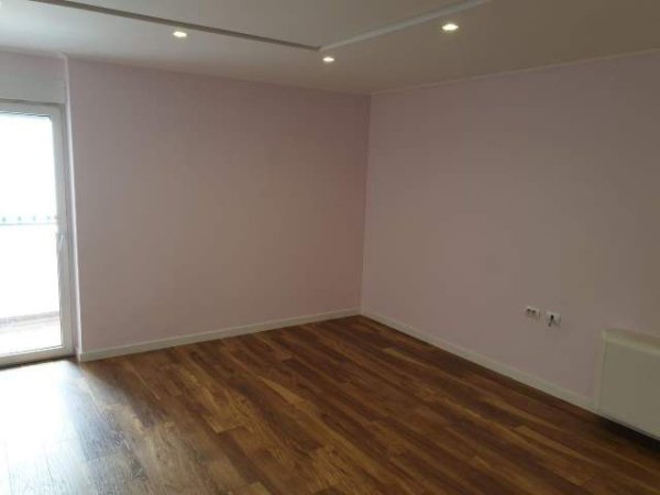 Tirane, jepet me qera zyre Kati 2, 160 m² 1.200 Euro (Rr Elbasanit)