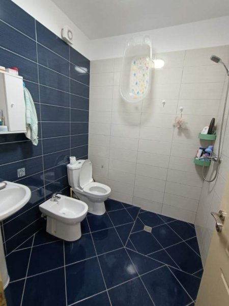 Tirane, jepet me qera apartament 2+1+BLK Kati 4, 105 m² 330 Euro (pavaresia)