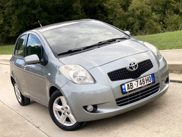 Tirane, shes makine Toyota Yaris Automatike Viti 2007,