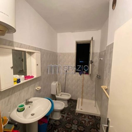 Tirane, jepet me qera apartament 2+1+BLK Kati 5, 80 m² 450 Euro (Rruga ''Myslym Shyri'')