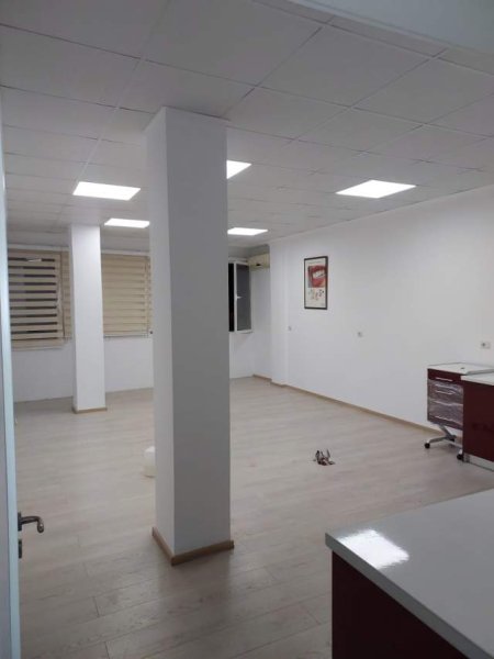 Tirane, jepet me qera ambjent biznesi Kati 1, 112 m² 600 Euro (Rruga e Barrikadave)