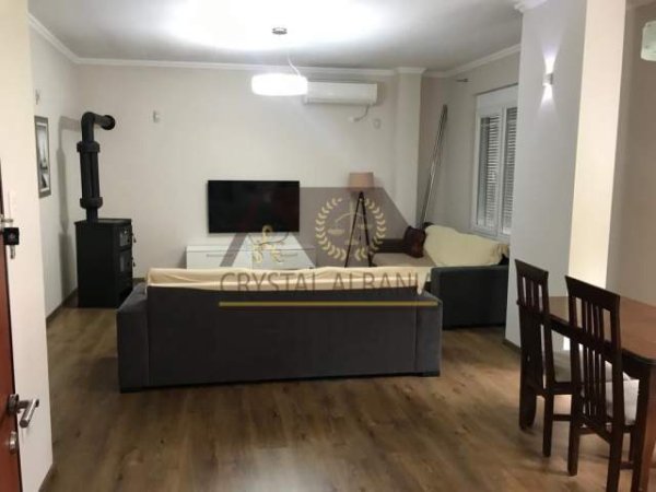 Tirane, jepet me qera apartament Kati 2, 135 m² 500 Euro (Medrese)