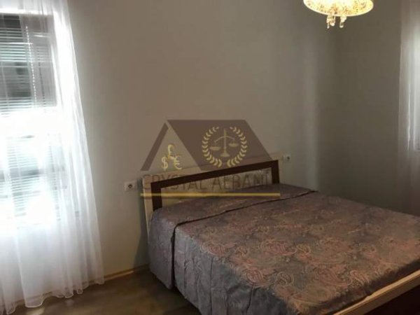Tirane, jepet me qera apartament Kati 2, 135 m² 500 Euro (Medrese)