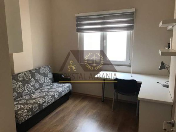 Tirane, jepet me qera apartament Kati 2, 135 m² 500 Euro (Medrese)
