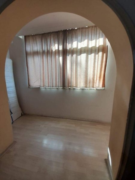 Tirane, jepet me qera apartament 1+1+BLK Kati 3, 85 m² 400 Euro (Cameria)