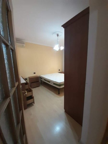 Tirane, jepet me qera apartament 1+1+BLK Kati 3, 85 m² 400 Euro (Cameria)