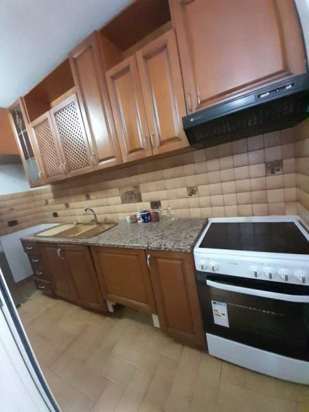 Tirane, jepet me qera apartament 1+1+BLK Kati 3, 85 m² 400 Euro (Cameria)
