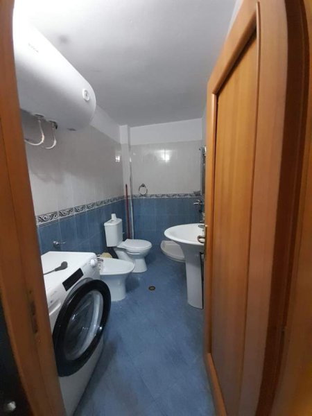 Tirane, jepet me qera apartament 1+1+BLK Kati 3, 85 m² 400 Euro (Cameria)