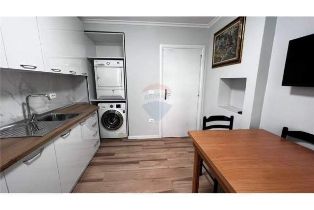 Tirane, jepet me qera apartament Kati 3, 60 m² 450 Euro (sheshi willson)