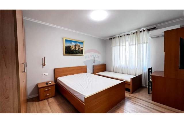 Tirane, jepet me qera apartament Kati 3, 60 m² 450 Euro (sheshi willson)
