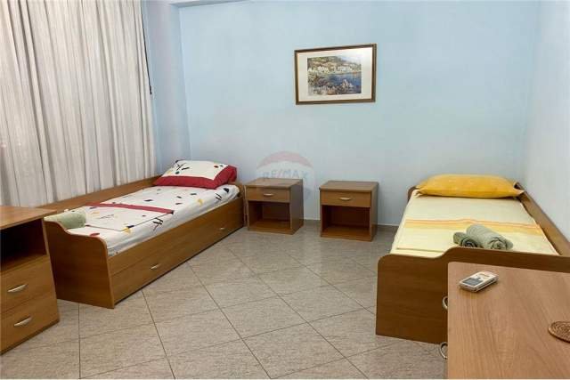 Tirane, jepet me qera apartament 2+1 Kati 4, 125 m² 800 Euro (BLLOK)