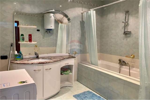 Tirane, jepet me qera apartament 2+1 Kati 4, 125 m² 800 Euro (BLLOK)